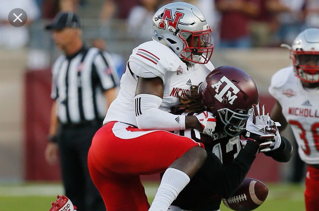 Biglacey70a's tweet photo. Extremely bless to get my 1st offer from Nicholls State!!!! 👌😊🔴🔴 @CoachLMR @JuCoFootballACE @MT_Blount_HS_FB @MobileofAlabama https://t.co/pbGMhIVs9g