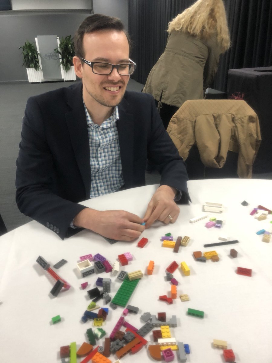 Jae_gillett's tweet photo. Who says learning isn’t fun #investigatingvisiblethinkingroutines #panaconf18 https://t.co/wCGLsM8DVo