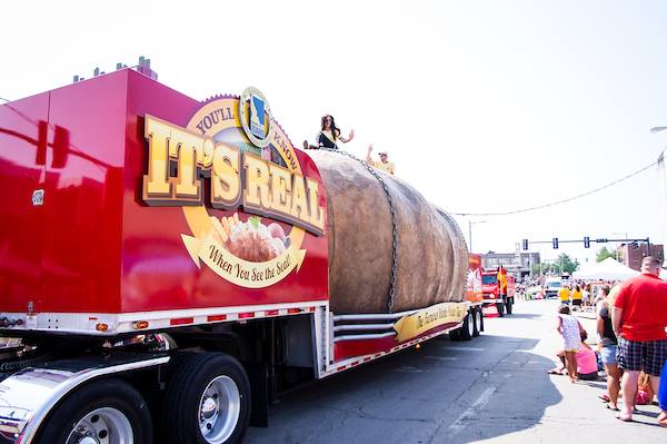 That time we had a giant potato at Decatur Celebration. 📸: Strohlphotography