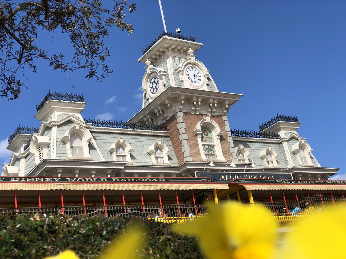StevePorter_'s tweet image. While working on something today I learned that the Main Street, U.S.A. Station at the Magic Kingdom was inspired by the former Victorian-style Saratoga Springs station in New York. Love weird connections like this that remind me of where I grew up! #FiveOneEight #UpstateNY