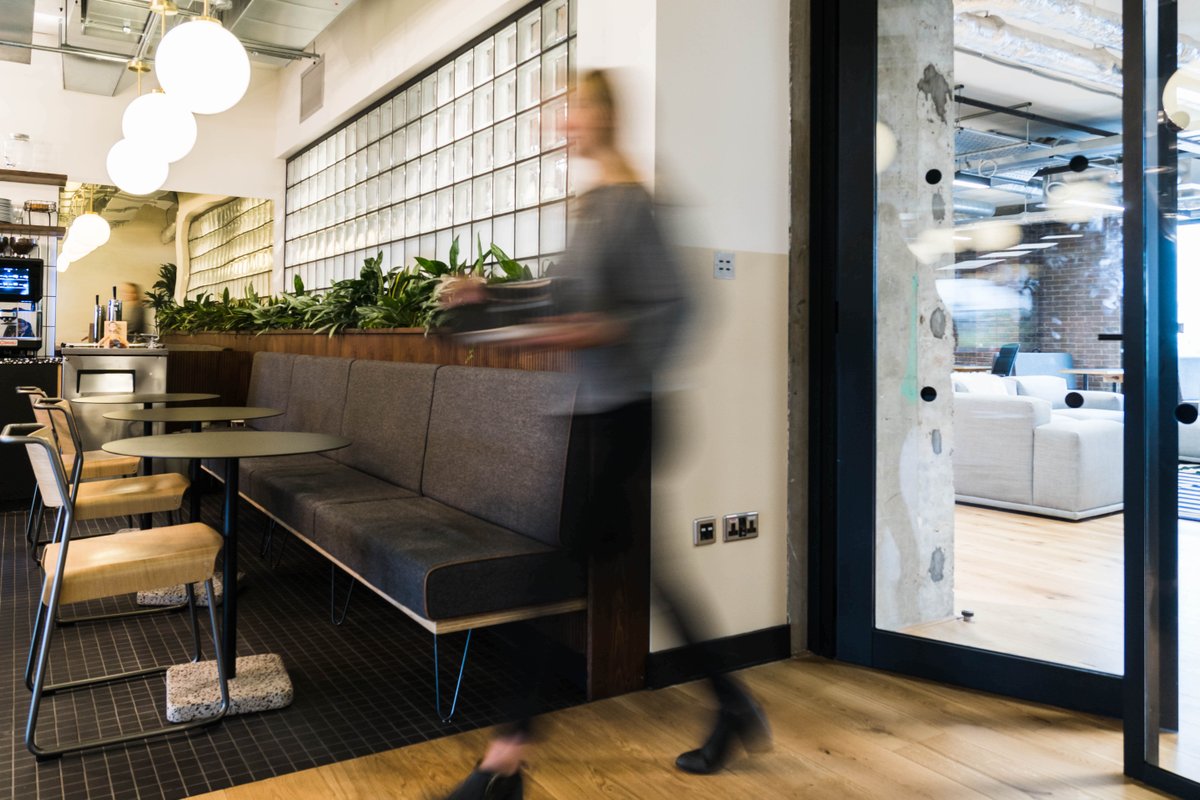 Considering a career as a Commercial Account Executive? Meet Lisa, CAE Manager at Hootsuite London 🇬🇧 ow.ly/ccQC30koeYW #hootsuitelife