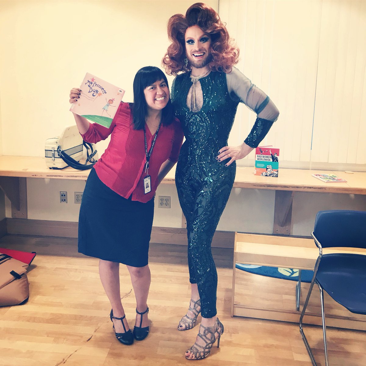 DJZibaZ's tweet image. Yay for #dragqueenstoryhour at the #baldwinhillslibrary💖💗📖 ! Thank you .@BaldwinHills .@LAPublicLibrary! #zibazlibrarian #pridemonth #lgbtqia #summerreadingchallenge