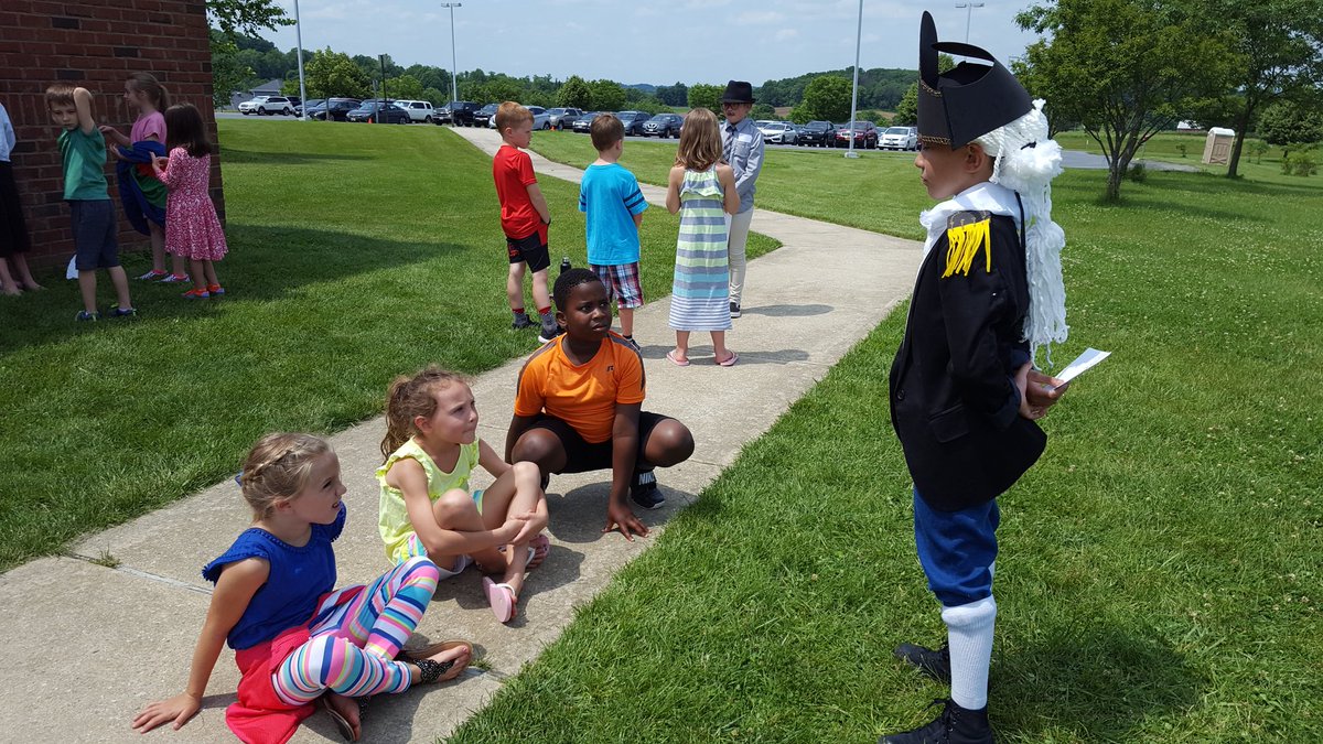DCESJFachler's tweet photo. Thank you 4th grade! We loved visiting your living wax museum! @AmyAustinDCES https://t.co/NYk2opj9Fl