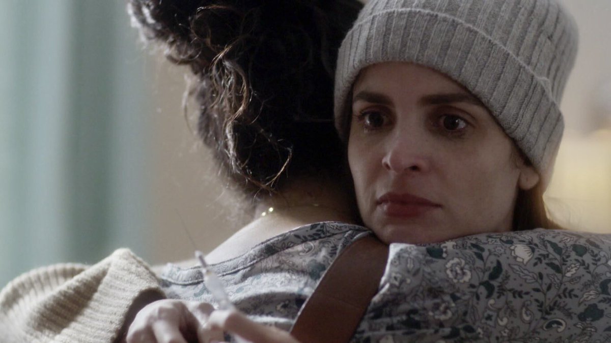 Jennifer tiene entre sus brazos a su próxima víctima, Eliza está en peligro... ¡Ya comenzamos a través de <a href="/Telemundo/">Telemundo</a> y el próximo lunes no te pierdas el gran final! 😱😰 <a href="/LitzyOficial/">Litzy</a> <a href="/DBascope/">Daniela Bascopé van Grieken</a>