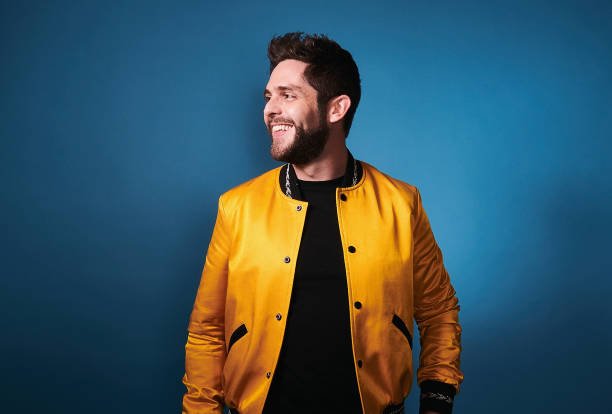 ThomasRhettFan_'s tweet photo. .@ThomasRhett poses in the portrait studio at the #CMAFest. 
📸 John Shearer https://t.co/p7JdRrM48c