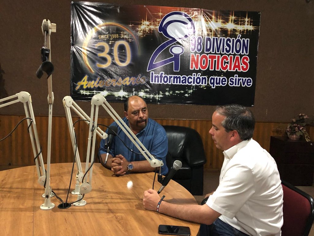 Hoy muchos con un celular en mano nos convertimos en reporteros ciudadanos, a todos ellos pero sobre todo a los que ejercen la labor de informar de manera responsable, libre y profesional les deseo el mejor de los días 📻📺🎧🎙🎥📸✅