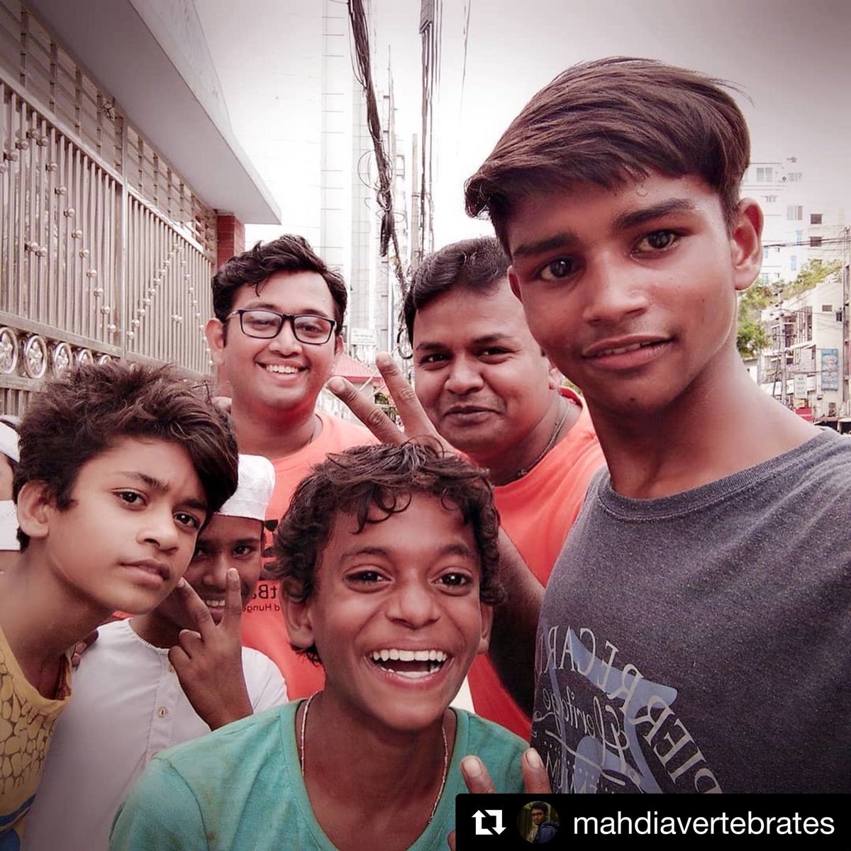 BhaatBank's tweet photo. Can you put a price on that smile ? 
There is no other joy greater than the joy of bringing joy to others.
Let’s end hunger together and make sure they don’t have to worry about where their next meal is going to come from. 
#EndofChildhood #Youth #charity #hungry #hunger https://t.co/pzA5pWV97e