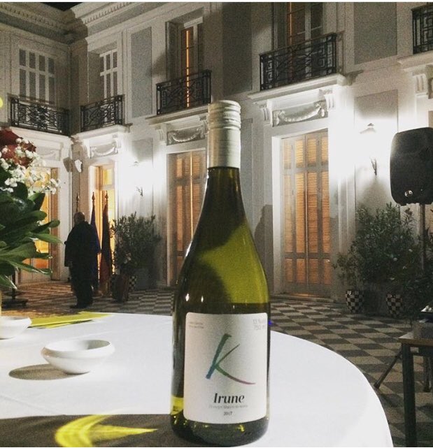 kortawines's tweet image. En la embajada de Alemania probando los mejores vinos del Maule, aqui uno espectacular un blend blanco Irune de #kortawines #vallesagradafamilia #embajadadealemania #winelovers #enoturismo #udetalca