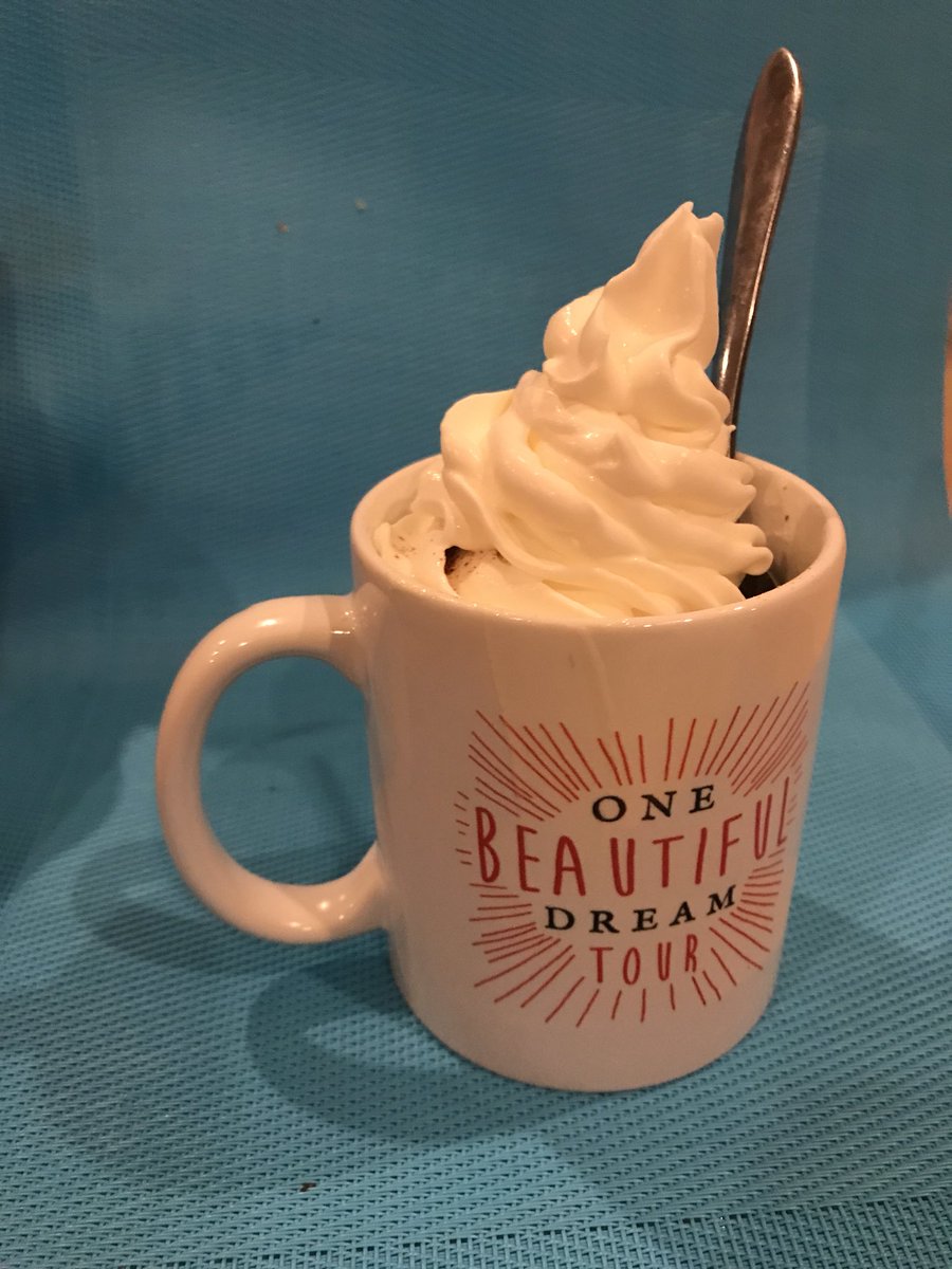jess_fanelli's tweet photo. This is an acceptable use of my #onebeautifuldream mug right? @jenfulwiler #icecreamsunday https://t.co/Y6nZXSL4pT