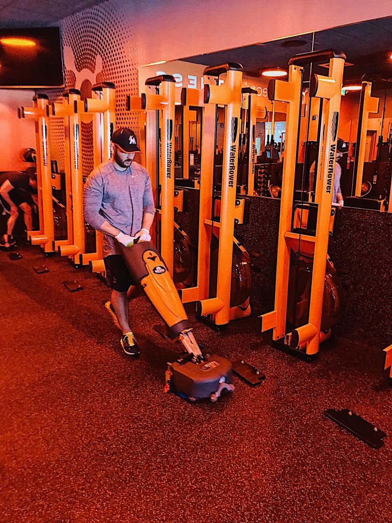 FactoryCleaning's tweet photo. We know you love your @orangetheory #fitfam. Keep them safe and healthy by getting your studio #BulldogClean. Check out our easy-to-use floor scrubber: https://t.co/e2z6jBWmql #gymlife #SafetyFirst https://t.co/FBNYfUl8EG