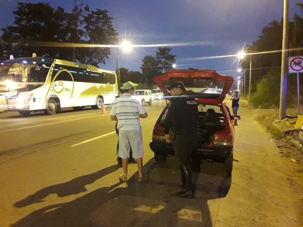 gobertsachila's tweet photo. #LaConcordia | Lideramos Operativo de Control “Pionero” Junto con @CTEcuador y @PoliciaEcuador 
#Observaciones: 
Se revisaron 
✅30 vehículos
✅40 personas
✅14 Motocicletas
✅06 citaciones emitidas por diferentes infracciones. #TrabajamosJuntos @verduga_mary https://t.co/5FWV2A4O8t