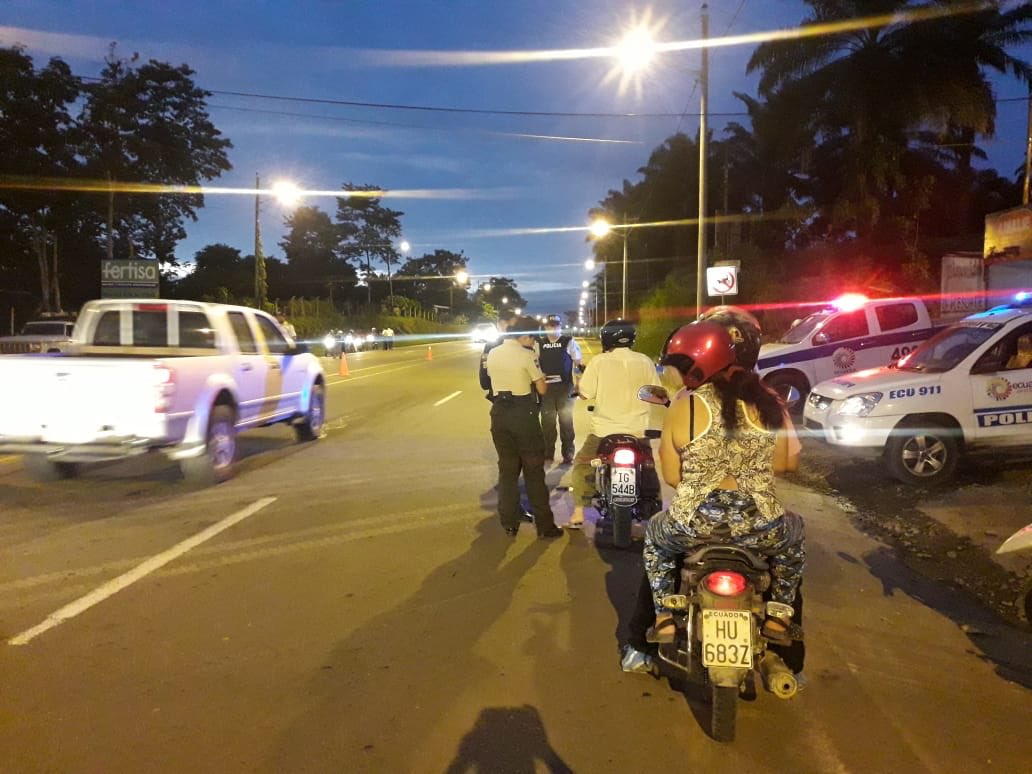 gobertsachila's tweet photo. #LaConcordia | Lideramos Operativo de Control “Pionero” Junto con @CTEcuador y @PoliciaEcuador 
#Observaciones: 
Se revisaron 
✅30 vehículos
✅40 personas
✅14 Motocicletas
✅06 citaciones emitidas por diferentes infracciones. #TrabajamosJuntos @verduga_mary https://t.co/5FWV2A4O8t