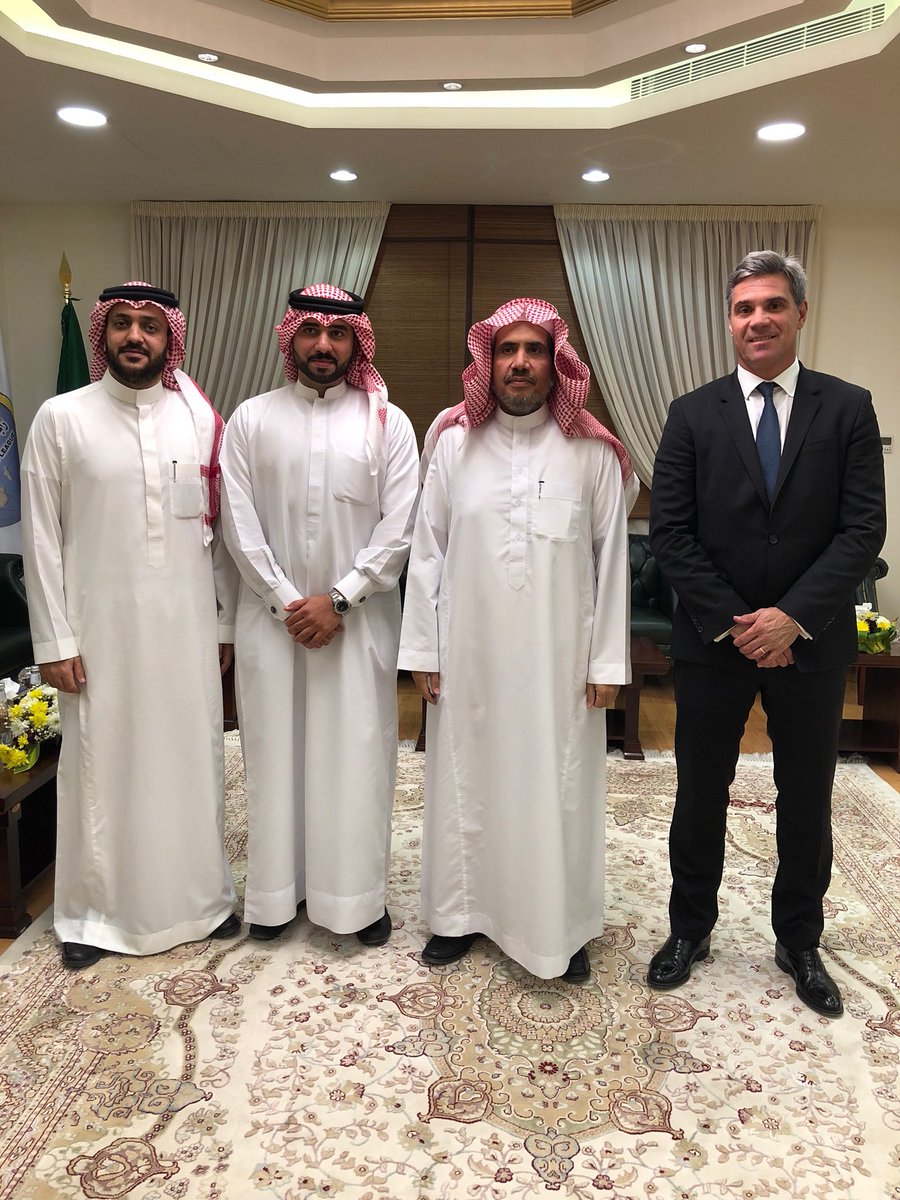 MWLOrg's tweet photo. استقبل معالي الأمين العام بمكتبه أمس وفداً من شركة (ساديا) العالمية يتقدمهم الرئيس التنفيذي للشركة السيد باتريسيو روهنر والأستاذ رضا الخلف المدير الإقليمي، والأستاذ البدر شبراويشي مدير الشؤون التنظيمية، حيث تم بحث عددٍ من الموضوعات في مجال الأغذية الحلال. https://t.co/vdTkdQZUIM