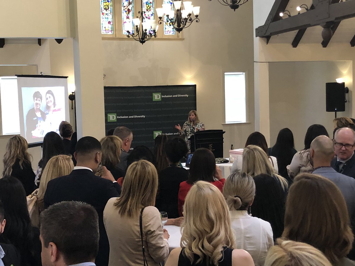 Metro Women In Leadership put their best foot forward. Thank you to <a href="/shoeboxcanada/">The Shoebox Project</a> and <a href="/KatieZeppieri/">Katie Zeppieri</a> for sharing what you’re doing in our communities. And thanks Metro for sending nearly 1000 shoeboxes to women in need!