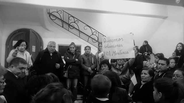 greppos's tweet photo. El portal #Fernandezconcha lleva más de un mes sin ascensor por más de 150 apartaments en 8 pisos. Sus usuarios demandaron a la nueva administración por falta de transparencia en la gestión económica del edificio. ✊
#revolución #portalfernandezconcha… https://t.co/3vb0PHMQYp https://t.co/H2LNfHkWTR