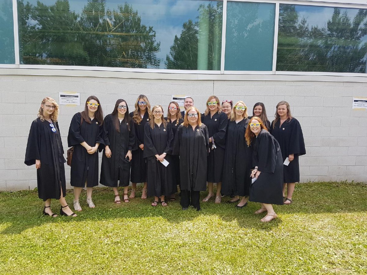PharmTechProg's tweet photo. Congratulations to to this fantastic Pharmacy Technician class of 2018!   You worked so hard, you should be very proud of yourselves. This is a challenging, robust program that pushes every student to their fullest potential and you succeeded! Future RPhT's right here everyone! https://t.co/oqJMKDa6i0