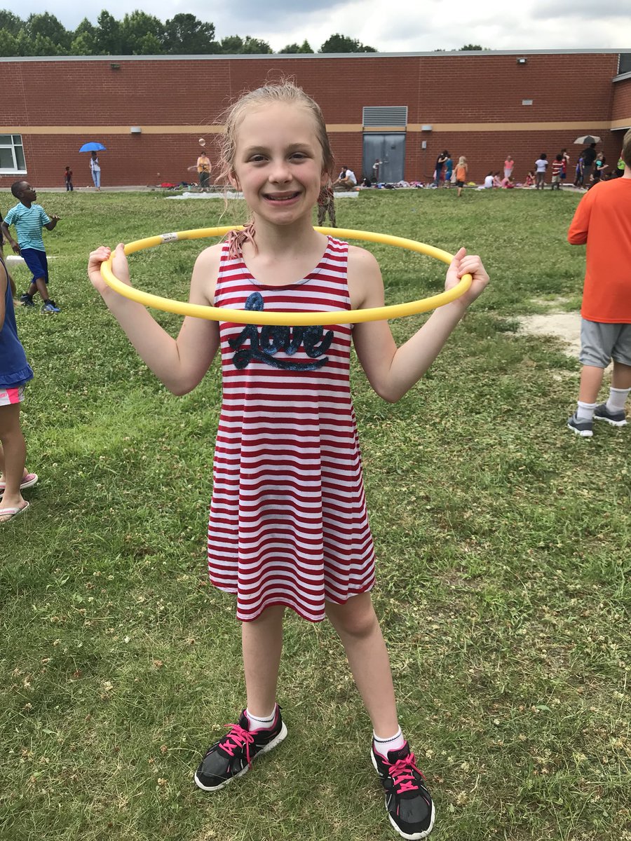 Fun in the sun! Love my kids! #iwillmissthem #onemoreday #forthekids <a href="/MVEMustang/">Meadow View Elem.🚌</a>