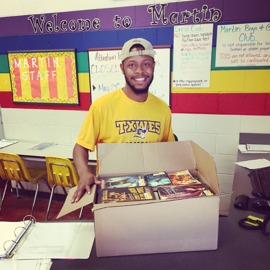 joyfulacts's tweet photo. Acts of Joy visted Greater Fort Worth @BGCA_Clubs to drop off books!! Thanks for supporting education and @TexasWesleyan to this staff member. #read #actsofjoy https://t.co/Y1f0y9rHcF