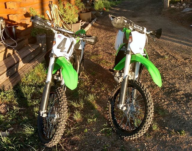 _Freepetra's tweet photo. Got both bikes converted back to bike form, time for some riding tomorrow!
#dirtbike #kx450f #kawasaki #terrifying https://t.co/DRwbeXxMZQ https://t.co/v0ufcUa2Bs