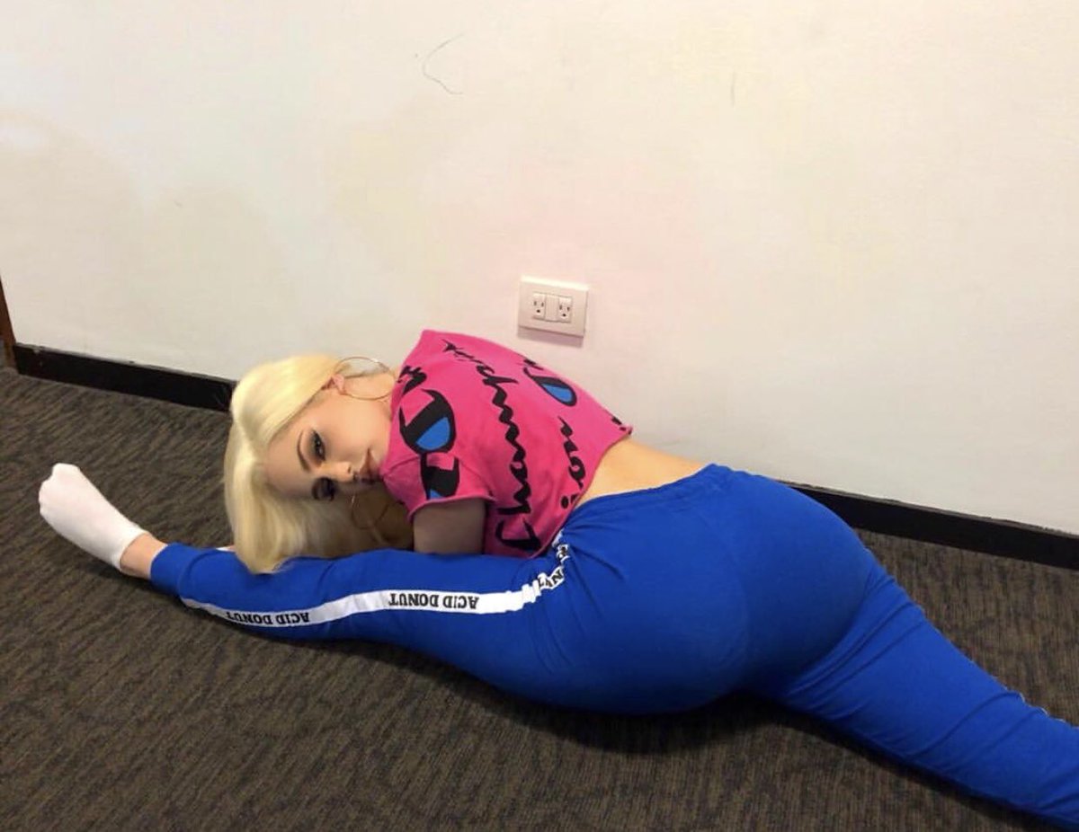malucci_xo's tweet photo. Súper casual 😈 https://t.co/Q72ajg3blk
