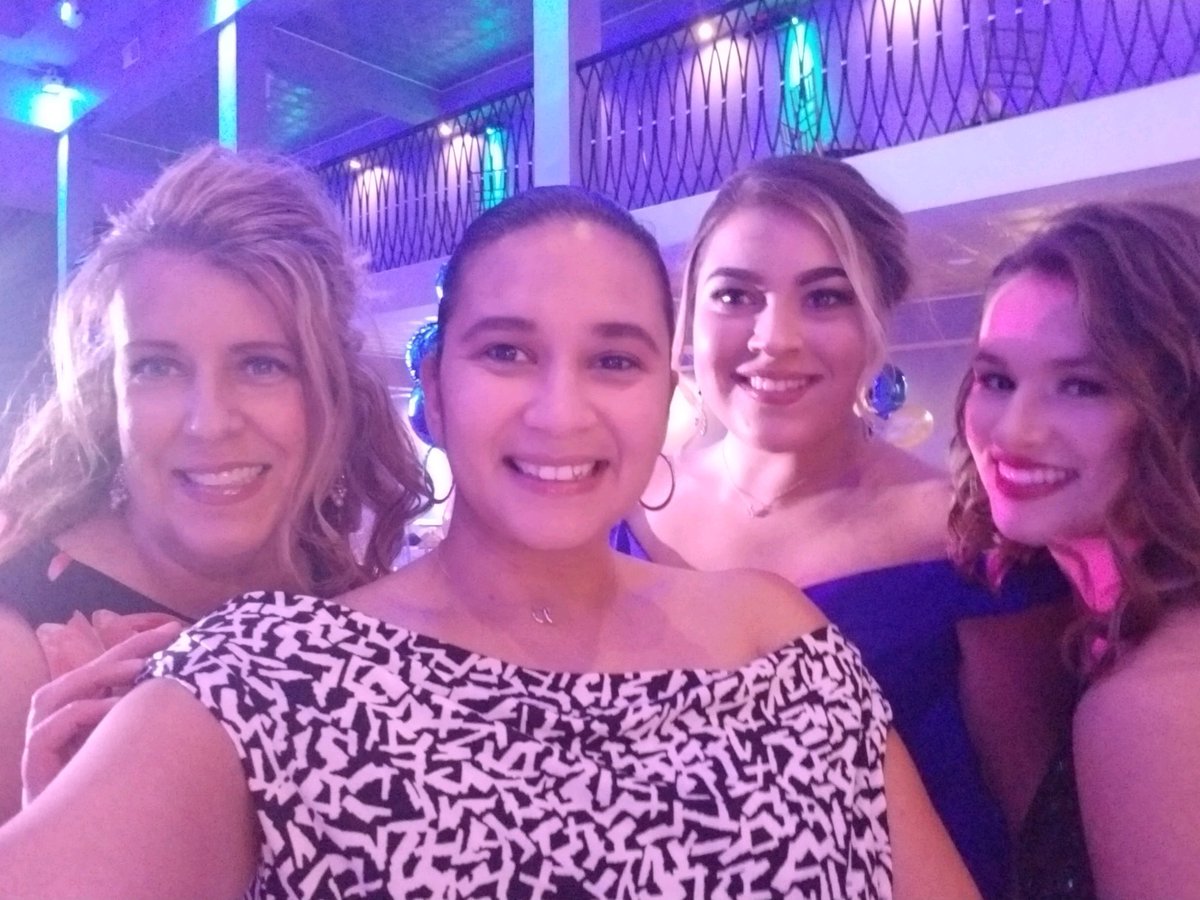 LHSyearbk's tweet photo. Great night with these students!! https://t.co/F6Ok8MIoBj