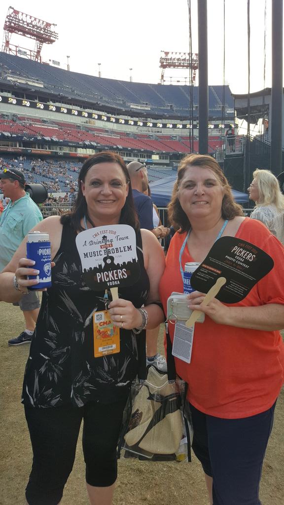 sherikg's tweet photo. #CMAFest. @pickersvodka https://t.co/yht9BxpXSw