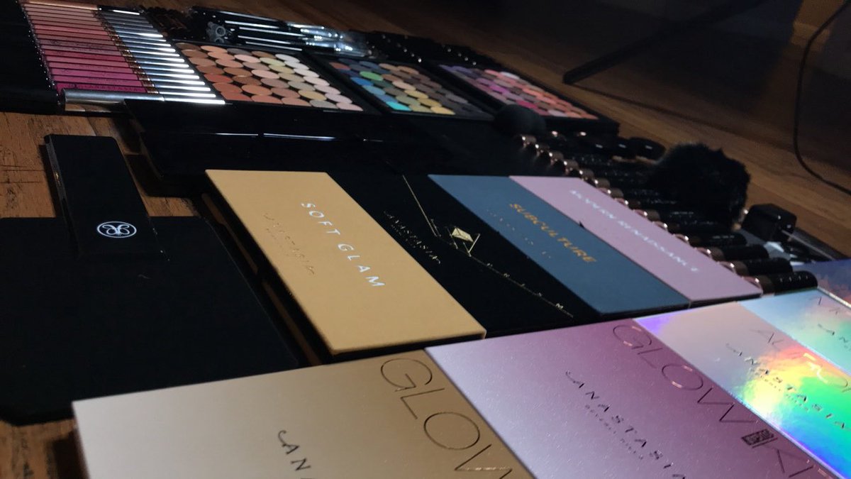 hfpmakeup's tweet photo. thank you. iβm so grateful @norvina1 @ABHcosmetics https://t.co/Czarmfb5QV