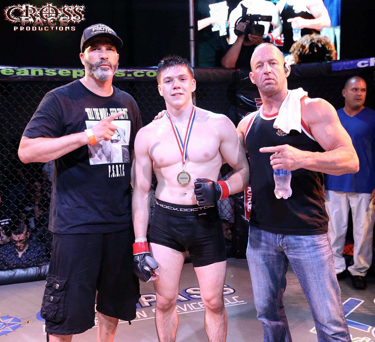jessejames_mma's tweet photo. A little #throwbackthursday to just after my victory at my second amateur fight back in July 2016. With Uncle Cecil and The Denton ☑️ #mma #CTMMA #PSDTC #PRTFitnessllc #throwback @TlrWorldWidellc https://t.co/QlkLnZmW5n