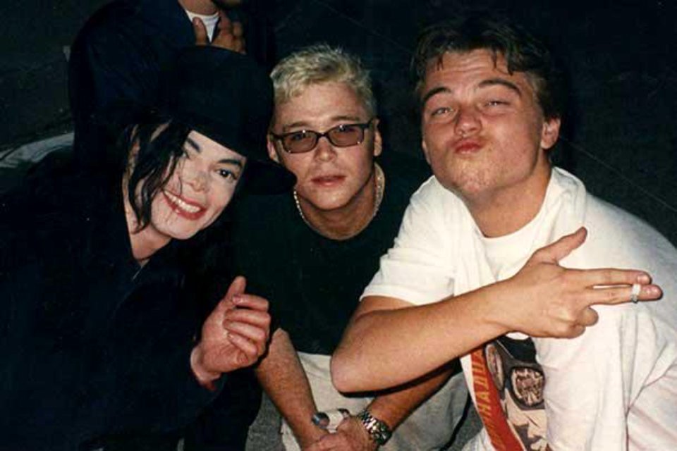 deeppurplexhoy's tweet photo. @Japan_kate Michael Jackson, Kevin Connolly and Leonardo DiCaprio, 1998. https://t.co/VVfr6t3d9W