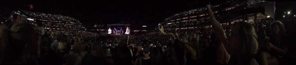 MrsJessNash's tweet photo. #CMAFEST #DanAndShay https://t.co/Rpji21t1wW