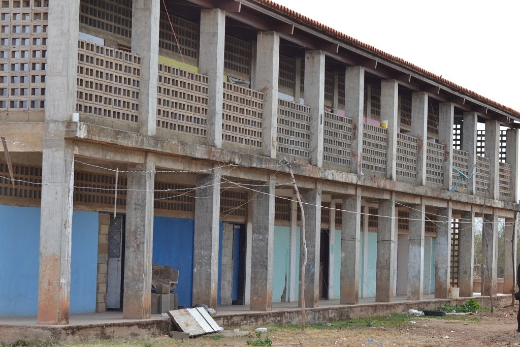 josemvasquez's tweet photo. Otra obra que vamos a recuperar, les presento el Liceo Andrés Bello ubicado en Altagracia de Orituco. Hoy hemos iniciado su culminación. Pronto cientos de jóvenes podrán prepararse para el futuro pero siendo siempre un presente perfecto... ¡Ahora a Trabajar!
#ConElPuebloTodo https://t.co/7MnYTVDhLv