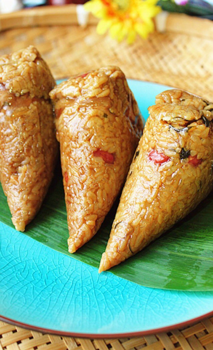 LoveinFeb14's tweet photo. In another 10 days is the Dragon Boat Festival in China. We all eat zongzi during the Dragon Boat Festival.Zongzi is steamed from leaves and glutinous rice https://t.co/97NR72JPOV