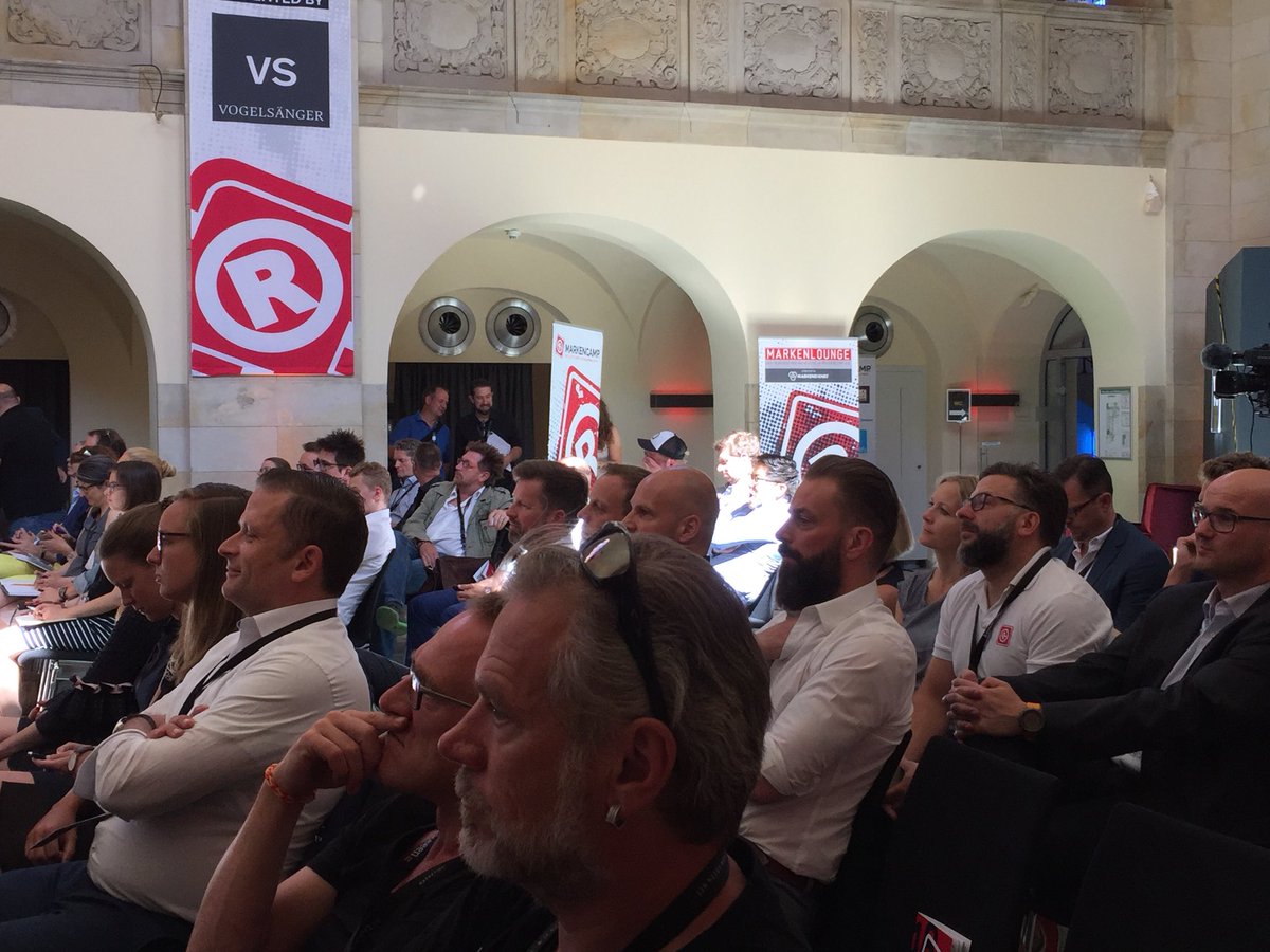 MARKENCAMP's tweet photo. Keynote 2018: Peter Martin - Gründer und Geschäftsführer der Agentur Martin et Karczinski. #mc18ichbindabei #markencamp #berlin #plattformfuermarkenmacher https://t.co/U7q4wFOP8o