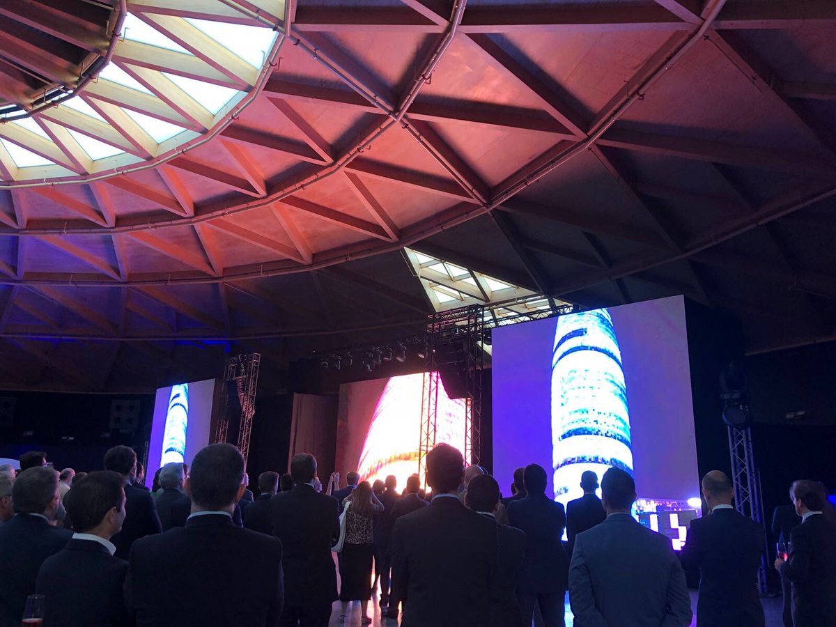 COSERAL's tweet photo. Con motivo del Salón Internacional de la Logística, Merlin Properties organizó una amena cena en La Cúpula de Las Arenas.
COSERAL, como cliente del Parc Logístic de La Zona Franca, asistió representada su Director Financiero Ernesto Milián. https://t.co/HOlTNXSC9x
