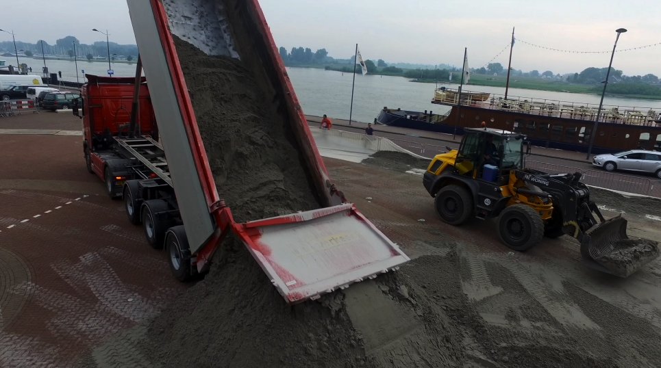 Zand in zicht! youtu.be/fTZ1Fp5r34c  <a href="/BeachKampen/">Recycling Beach Kampen</a>