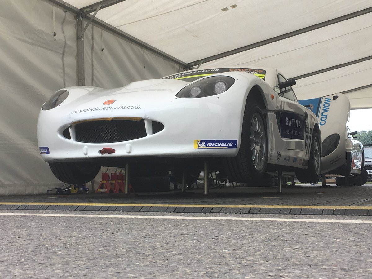 AliRushforth44's tweet photo. #SlipperySusan is ready for FP1 🤙🏻 #WeAreGinetta #GinettaJuniors @jameshedley67 @GinettaCars https://t.co/CBQ5NUknVn