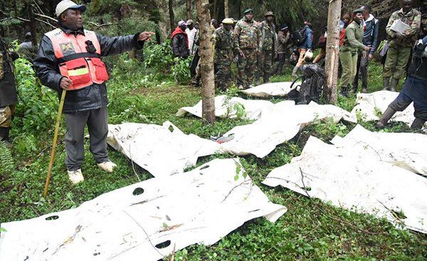 allafrica's tweet image. Screams, Tears as Kenyan Families Hear 'No Plane Crash Survivors' allafrica.com/view/group/mai… #Kenya #FlySax #Aberdares