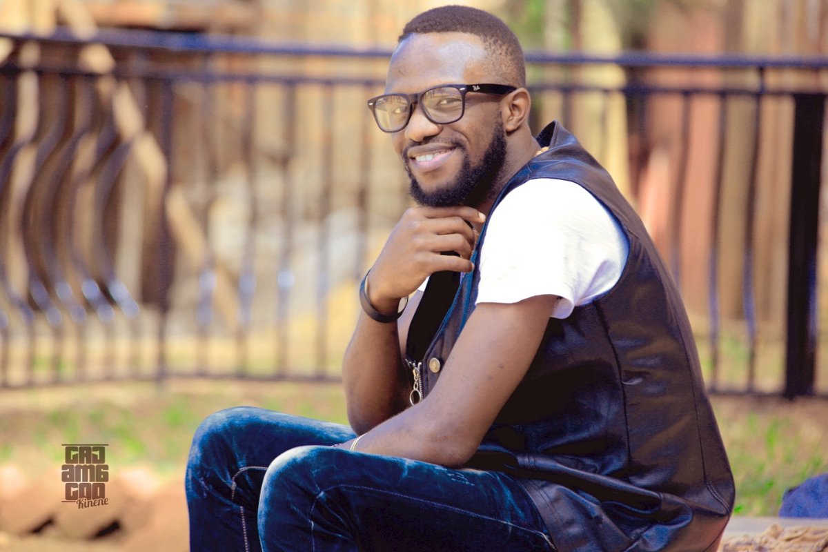 GagamaGooKinene's tweet photo. Always find a reason to smile no matter how sad life makes you. It's not only good for your health, but also easier than explaining why you're sad.
#ObwengulaButadde positive vibes
#OneBloodRiddim
#BeatConnect2018 from @KingOfRadioUg
Save date #Aug19th https://t.co/08GI3oKKXk