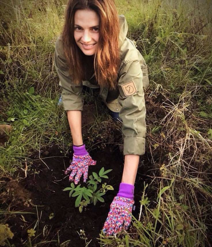 Tzu_5911's tweet photo. @Stana_Katic
drstanakatic:Lending a hand to reforest some #MountainGorilla habitat. Thank you to all of the inspiring people (Hadley & Jomi) contributing to #Conservation in this phenomenal part of the world. 🌋 #RwandaMyWay #Rwanda #EastAfrica
https://t.co/dFsgqBa17C https://t.co/coXWMuY9V2