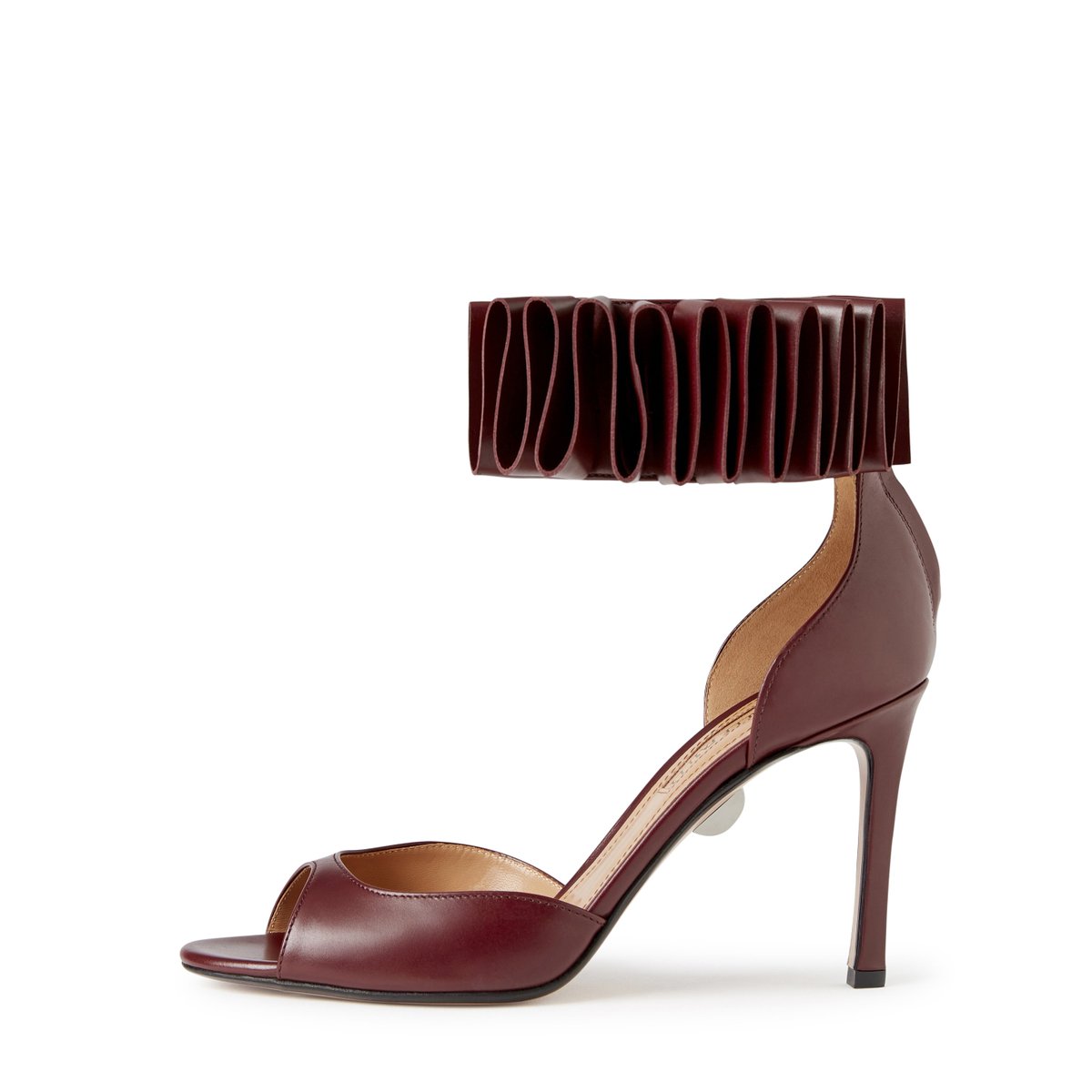 SamueleFailli's tweet image. PRE-FALL 18 collection: Alexandra ankle sandal in grenade calfskin, heel height 90mm
Discover more at samuelefailli.com
#SamueleFailli #SamueleFailliOfficial #PF18 #collection