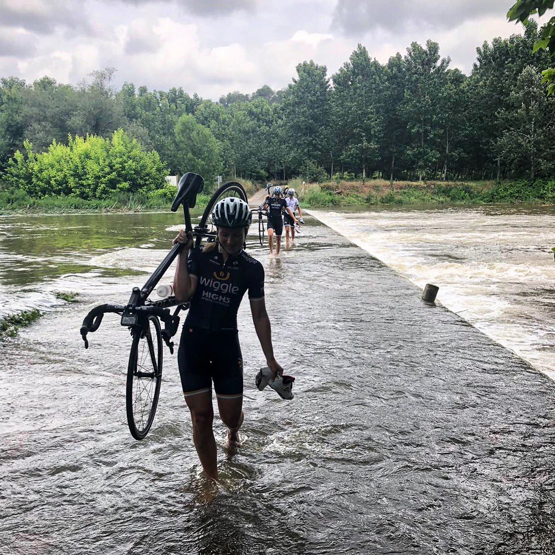 NettieEdmo's tweet image. Last minute prep for @thewomenstour which kicks off on Wed. Thanks Girona weather for generously helping with British race simulation 😅💦💦⛈  #ready #OVOWT