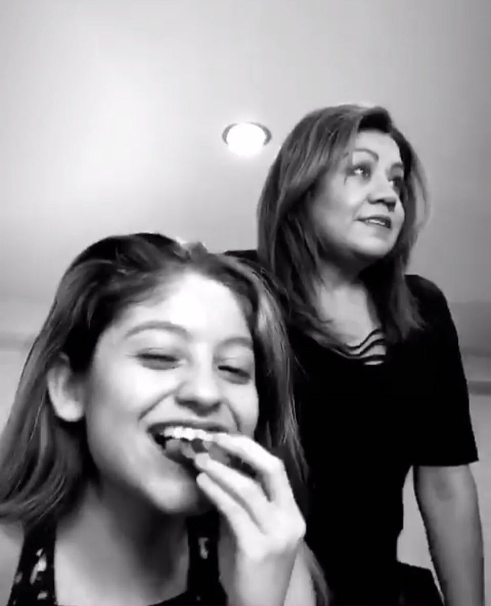 carocisne7's tweet photo. Mi bebe nunca dejes de sonreír, amo tus travesuras esa eres tú !!!  @karolsevilla https://t.co/ZVlqqJoUcT