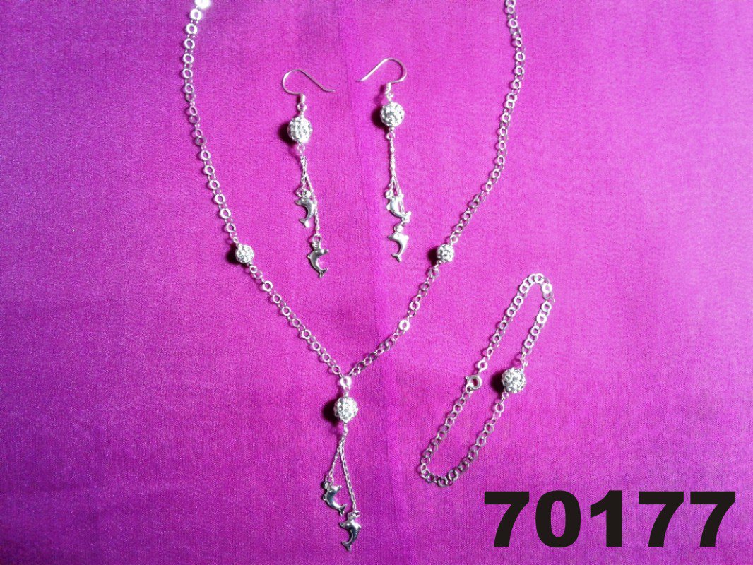 GLink593's tweet photo. Bisutería fina de mujer en plata y goldfield de muy buena calidad desde $11. Envíos a todo el país WhatsApp: 09*9*8-2*0*6*0*4*9 #Quito #Ecuador #Guayaquil #Cuenca #Latacunga #Ibarra  @EcuProm https://t.co/NXQQN5B1VN