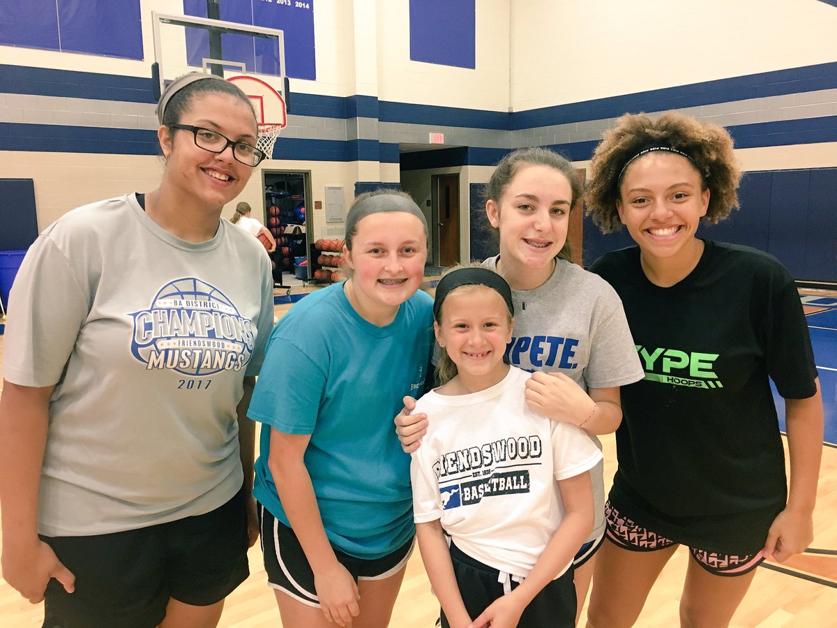 bholtvluwer's tweet photo. Elaina enjoyed the Lady Mustang Basketball Camp and I loved that she got to spend some time with some amazing FHS students! 
💙🏀💙 #mustangpride https://t.co/rRF2B0OSKp
