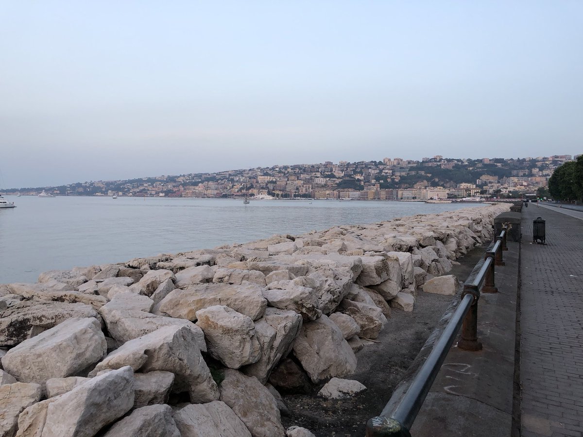 rtl1025's tweet photo. Buon inizio di week end a tutti e meravigliosa alba, da #Napoli! Ancora con le note di #PinoÈ nelle orecchie e nel cuore... un abbraccio da @pierluigidiaco e @fulviogiuliani! https://t.co/Jpg5AlkqwN