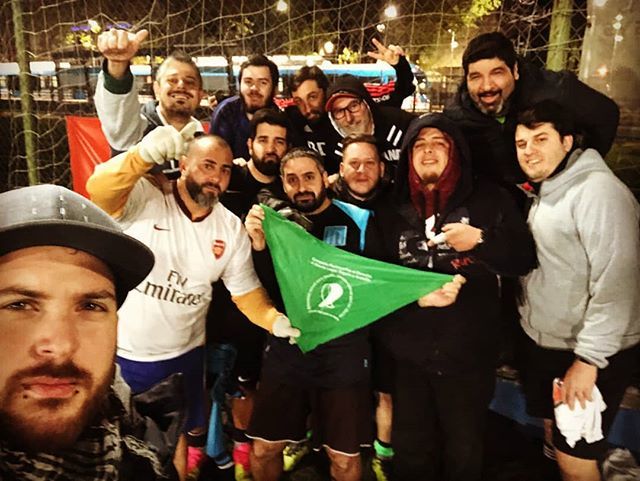 chelologu's tweet image. Cuando eleguís bien a tus amigos pasan estas cosas. #PapiTwitter #AbortoLegalYa ift.tt/2sMSywF