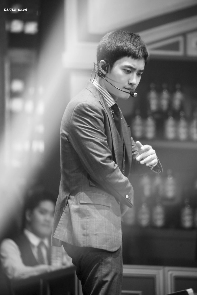 180602 홍콩 엘리시온
오ㅃㅏ...... 먼저 갈께요 ㅇ-<-<
미간 찌푸리고 이러시면 감사합니다😭😭
수트 사이로 마이크 삐죽 튀어나온건
왜 또 귀엽고 또르르륵....
#경수 #디오