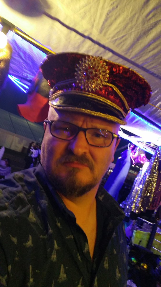 crowdpleaser's tweet photo. Well #HatFans last night @DownloadFest consisted mainly of me wandering round like a wide eyed kid. Oh and hats #toomuchchoice
Contemplating a #tattoo a #tunnel and a #BellyBar
I appear to have only packed my #puzzledface https://t.co/S8aAvaJ4I9