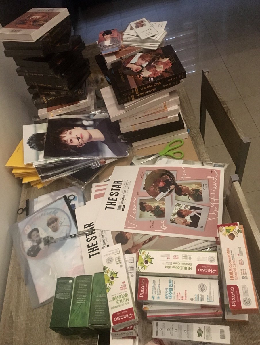 DKLSHOP's tweet photo. [📦] FIRST BOX ARRIVED! will sort out items, pack and ship next week. please wait. 😊 https://t.co/dZrX01JV4A