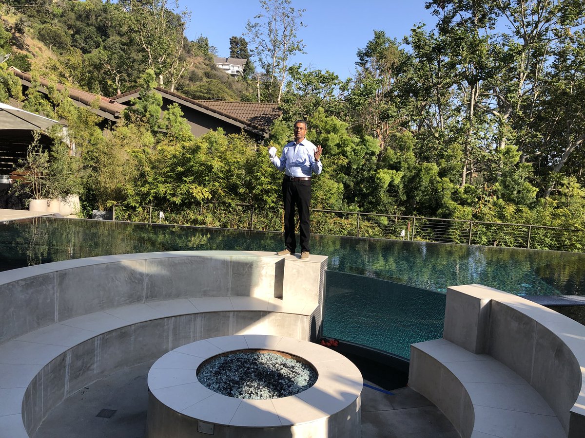 TheErinMills's tweet photo. Closing keynote in a pool... like one does. @orege #mlive18 https://t.co/YuzJtmGzvO
